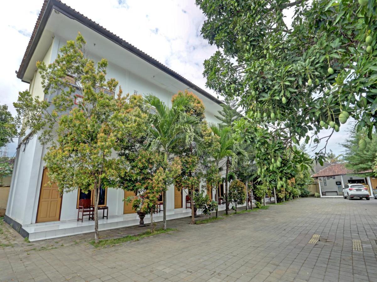 Oyo 3096 Hotel Dewi Warsiki Gilimanuk Exterior foto